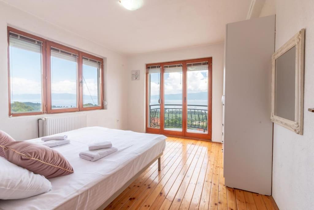 Casa Farmak - 4 Bedroom Lux Apartment With Infinity Pool & Lake View Ohrid Exterior foto
